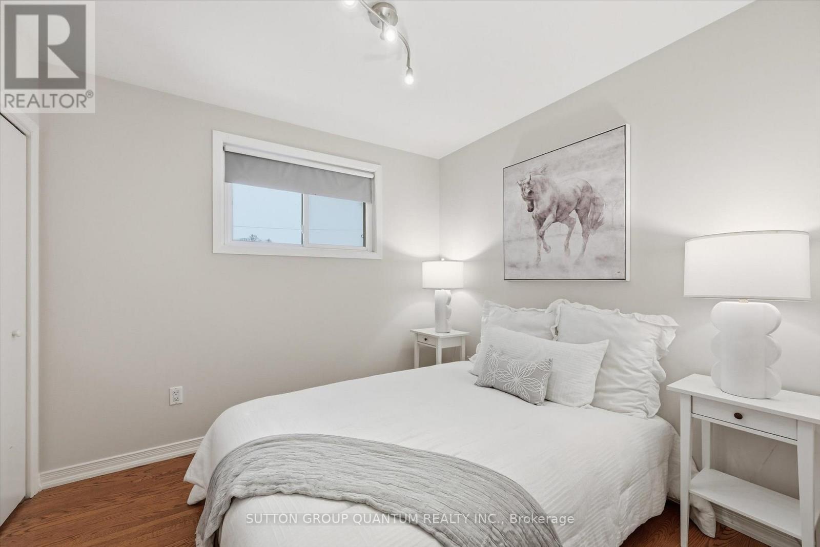 383 Cosburn Crescent, Burlington, ON - Indoor Photo Showing Bedroom