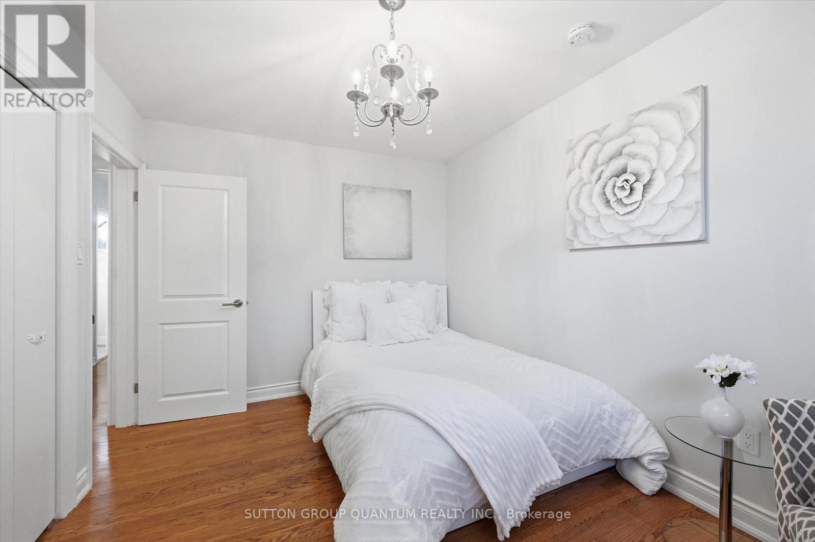 383 Cosburn Crescent, Burlington, ON - Indoor Photo Showing Bedroom