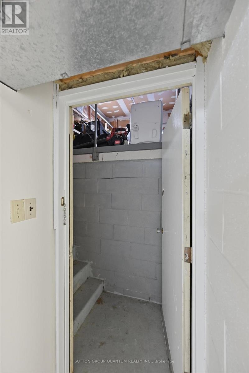 383 Cosburn Crescent, Burlington, ON - Indoor Photo Showing Garage