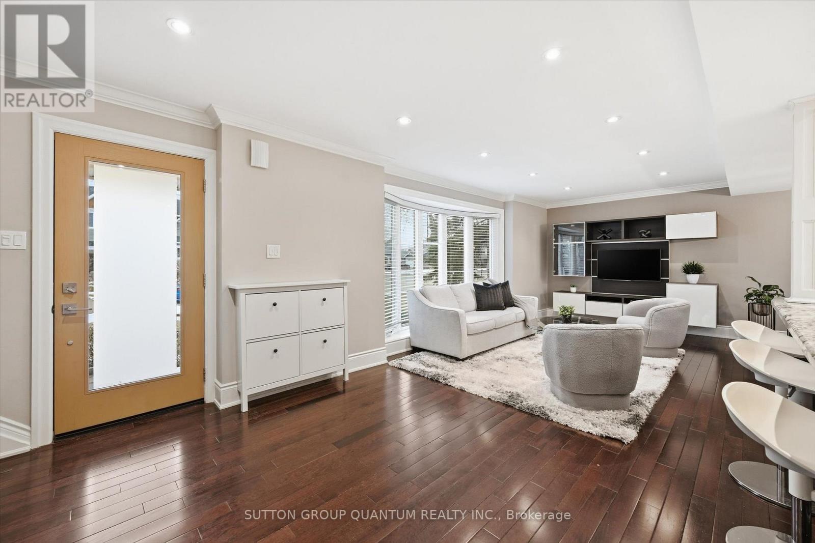 383 Cosburn Crescent, Burlington, ON - Indoor Photo Showing Living Room