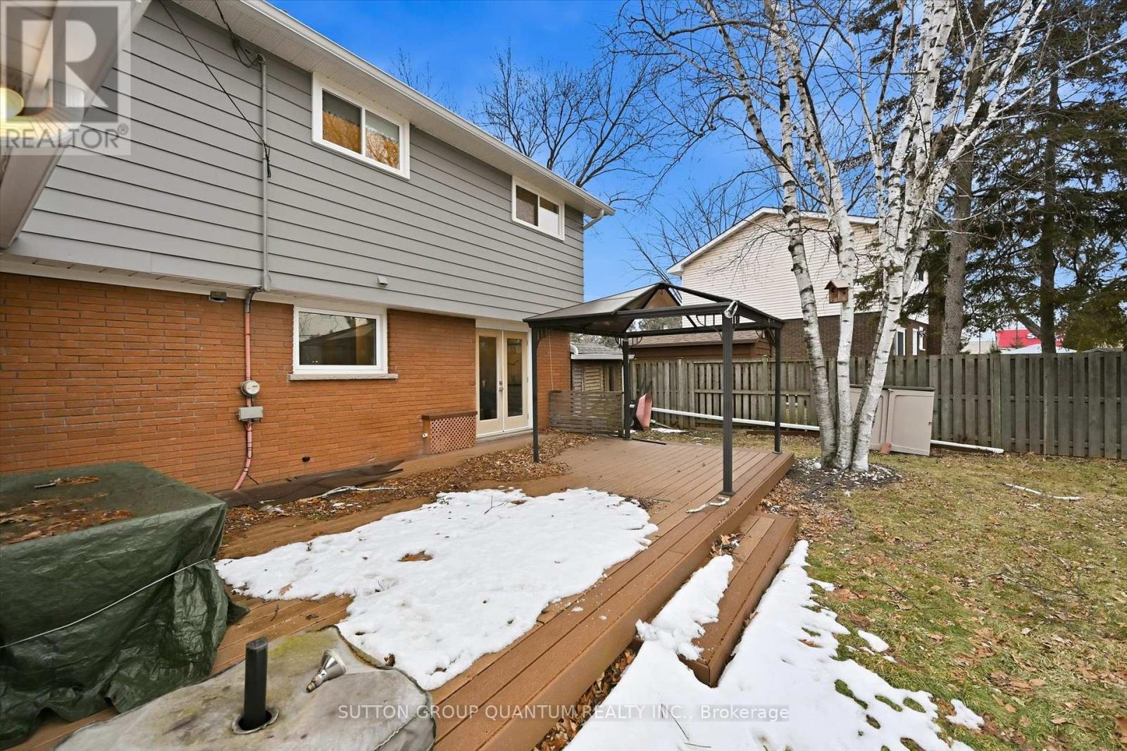 383 Cosburn Crescent, Burlington, ON - Outdoor