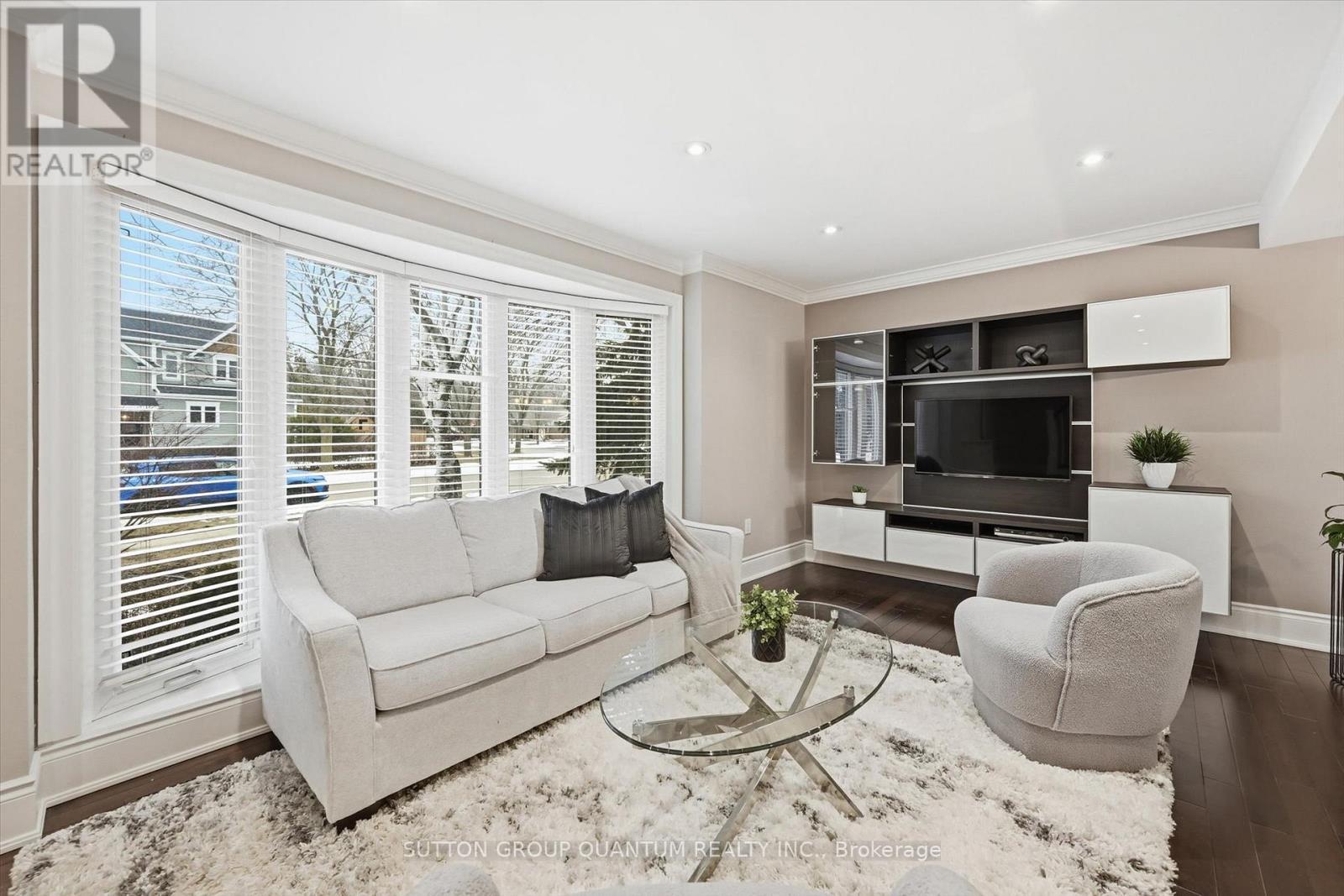 383 Cosburn Crescent, Burlington, ON - Indoor Photo Showing Living Room