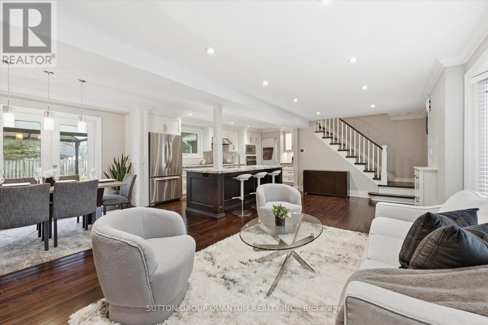 383 Cosburn Crescent, Burlington, ON - Indoor Photo Showing Living Room