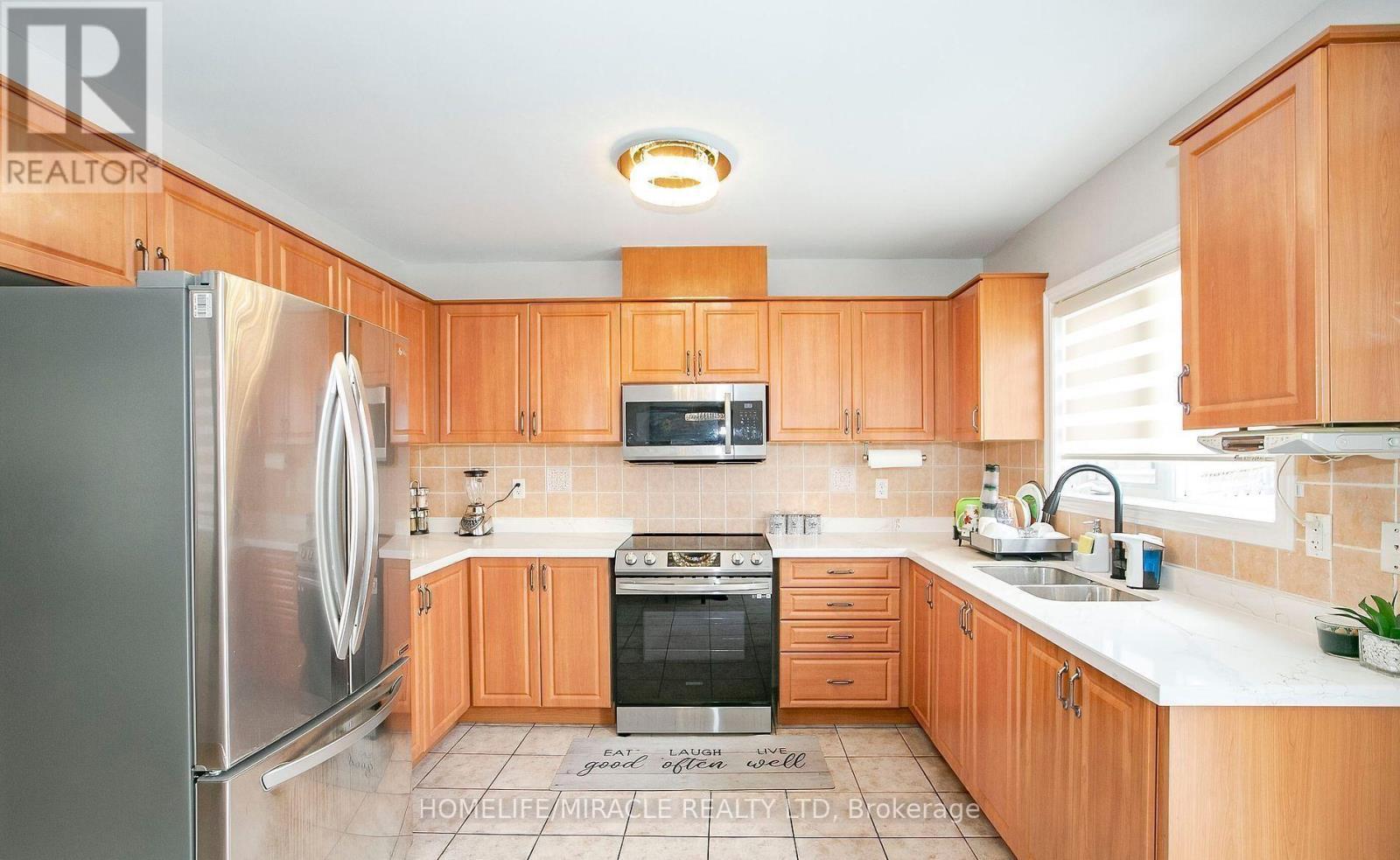 29 Dewridge Court, Brampton, ON - Indoor Photo Showing Kitchen With Double Sink
