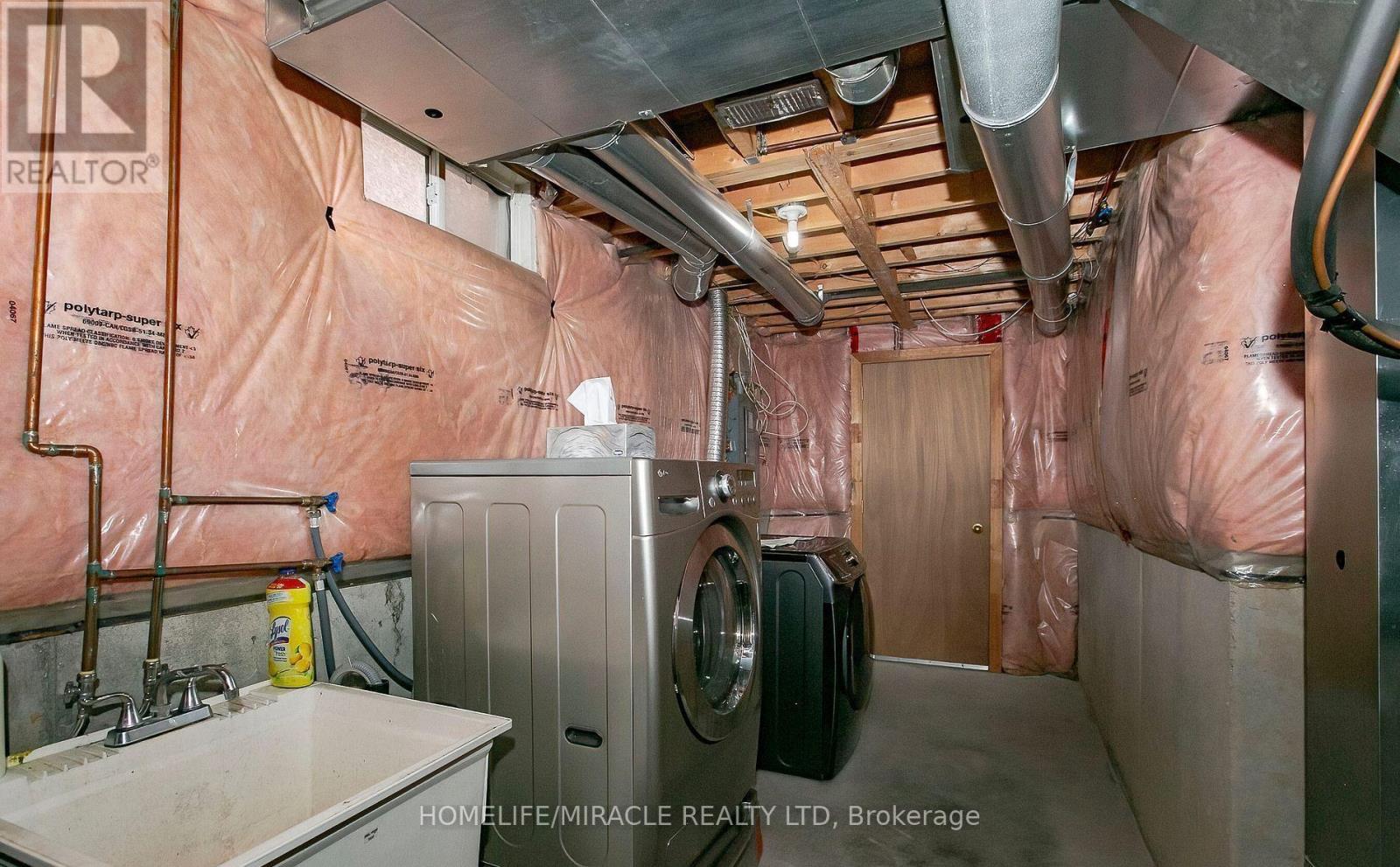 29 Dewridge Court, Brampton, ON - Indoor Photo Showing Laundry Room