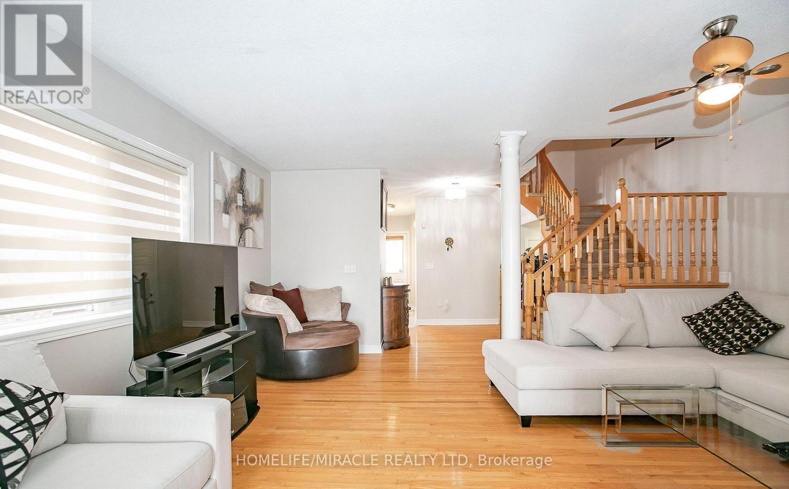 29 Dewridge Court, Brampton, ON - Indoor Photo Showing Living Room