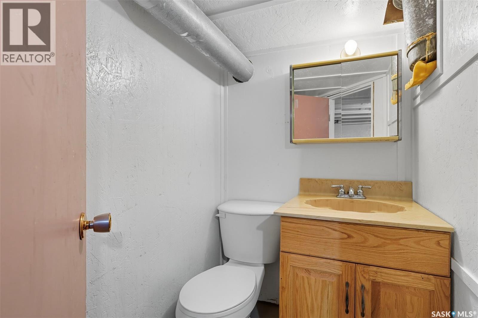 122 Main Street, Radisson, SK - Indoor Photo Showing Bathroom