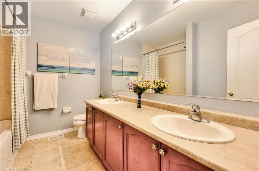 4689 Bracknell Road, Burlington, ON - Indoor Photo Showing Bathroom