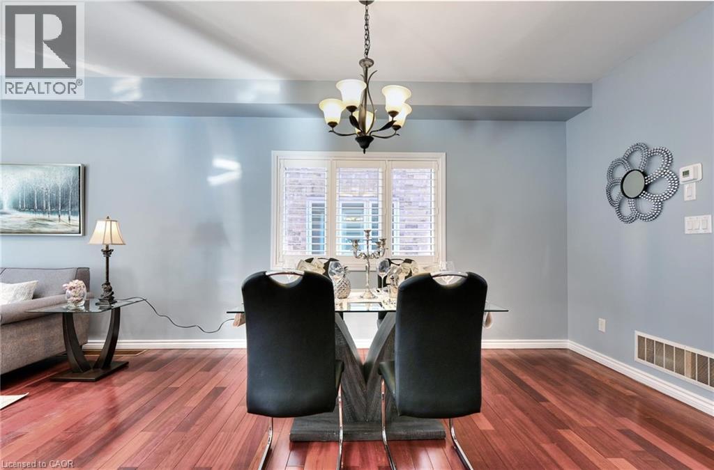 4689 Bracknell Road, Burlington, ON - Indoor Photo Showing Dining Room
