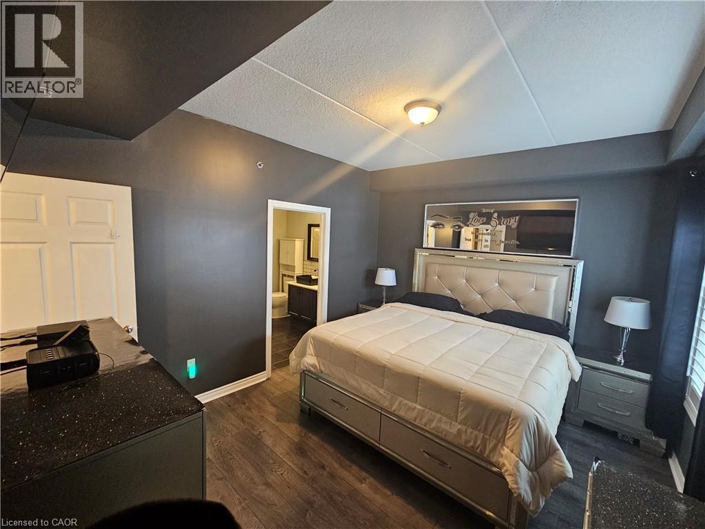 308 Watson Parkway N Unit# 102, Guelph, ON - Indoor Photo Showing Bedroom