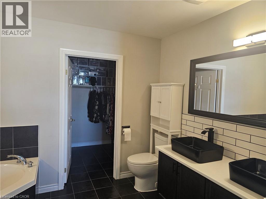 308 Watson Parkway N Unit# 102, Guelph, ON - Indoor Photo Showing Bedroom