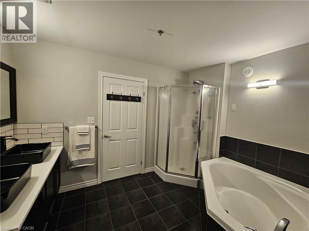308 Watson Parkway N Unit# 102, Guelph, ON - Indoor Photo Showing Bedroom