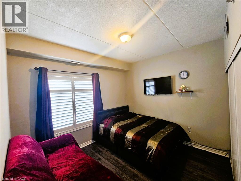 308 Watson Parkway N Unit# 102, Guelph, ON - Indoor Photo Showing Bathroom