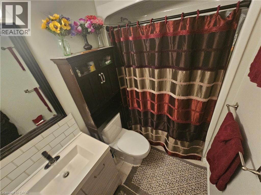 308 Watson Parkway N Unit# 102, Guelph, ON - Indoor Photo Showing Bedroom