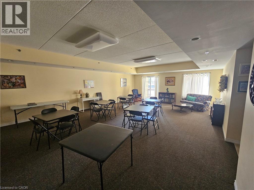 308 Watson Parkway N Unit# 102, Guelph, ON - Indoor Photo Showing Garage