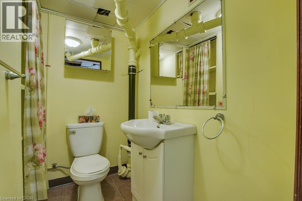 111 Castlefield Drive, Hamilton, ON - Indoor Photo Showing Bathroom