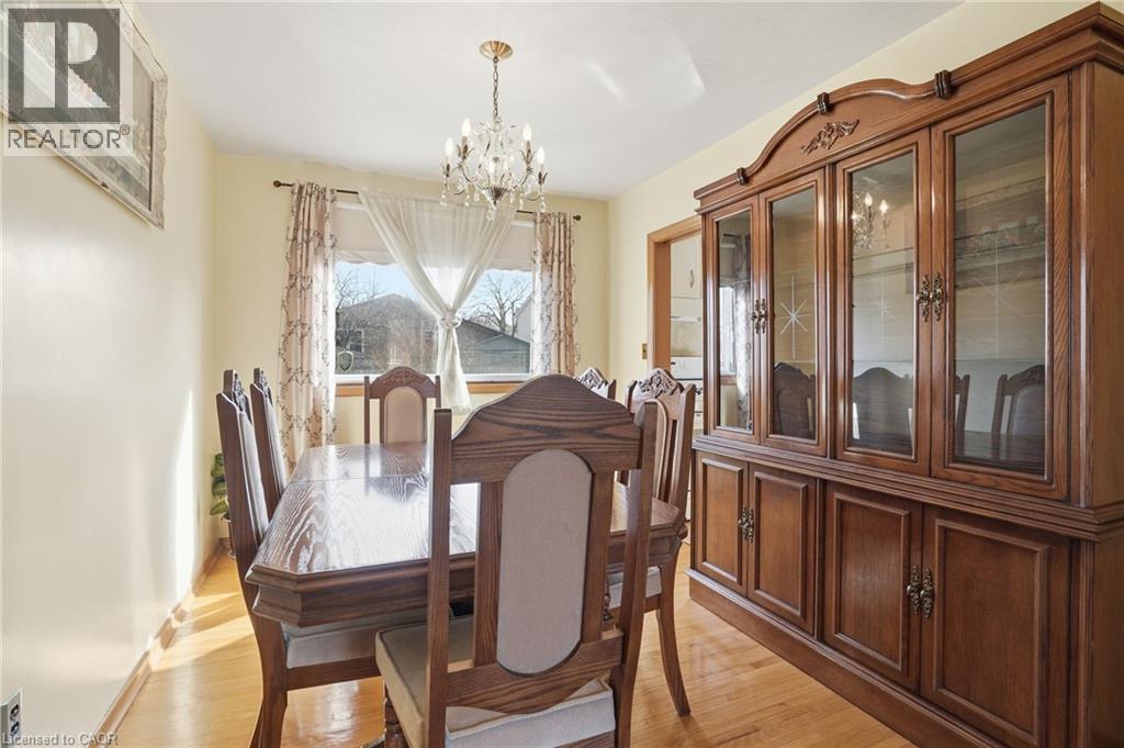 55 Champlain Avenue, Hamilton, ON - Indoor Photo Showing Dining Room