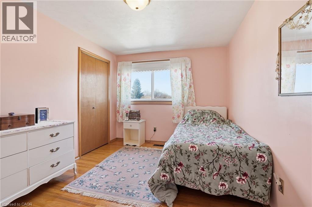 55 Champlain Avenue, Hamilton, ON - Indoor Photo Showing Bedroom