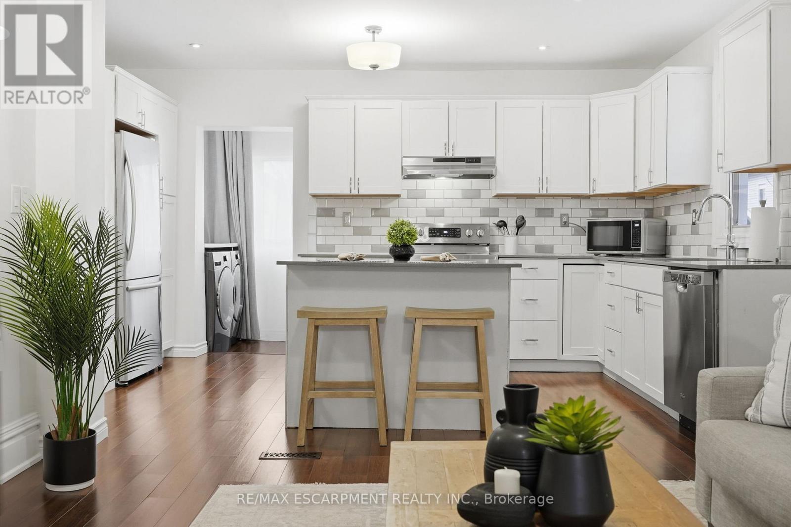 44 Whitfield Avenue, Hamilton, ON - Indoor Photo Showing Kitchen With Upgraded Kitchen
