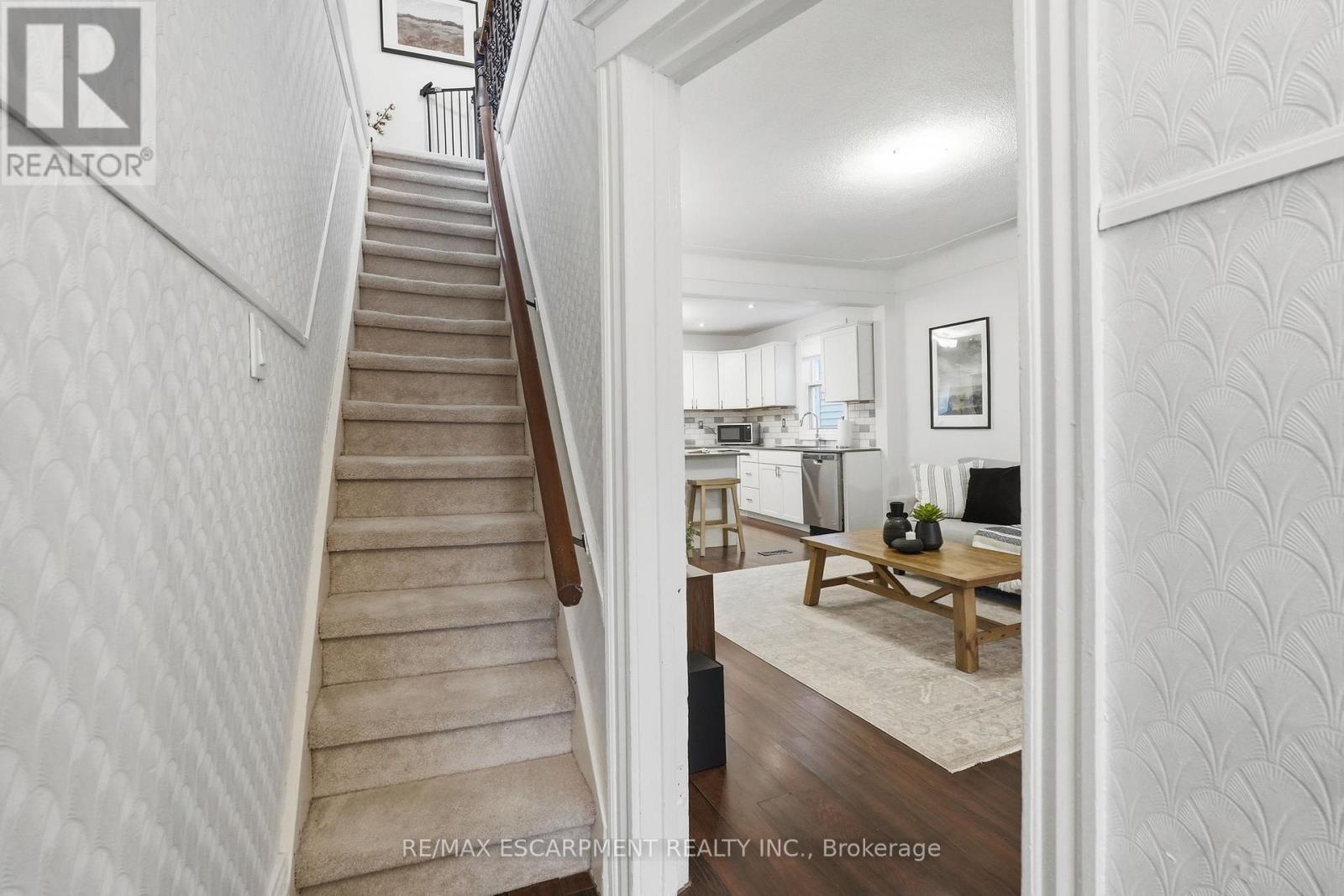 44 Whitfield Avenue, Hamilton, ON - Indoor Photo Showing Other Room