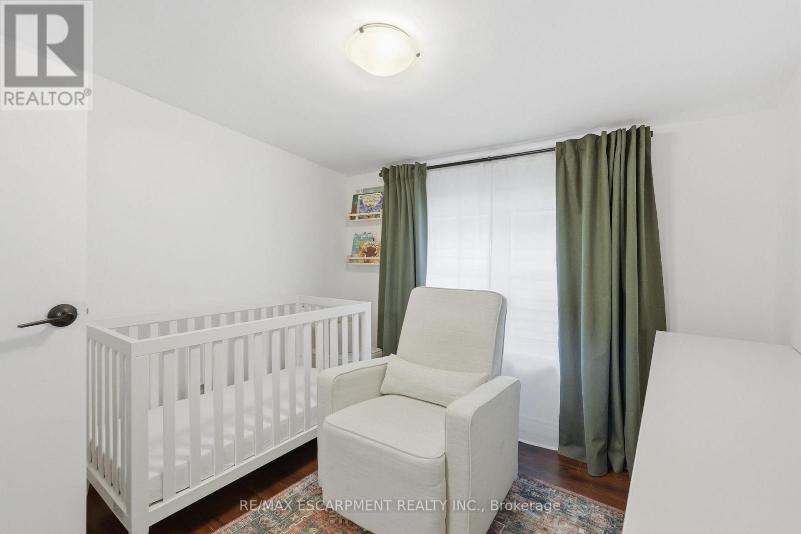 44 Whitfield Avenue, Hamilton, ON - Indoor Photo Showing Bedroom