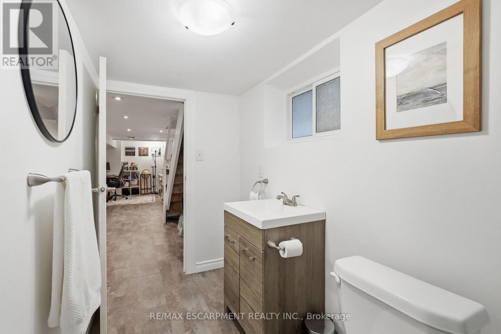 44 Whitfield Avenue, Hamilton, ON - Indoor Photo Showing Bathroom