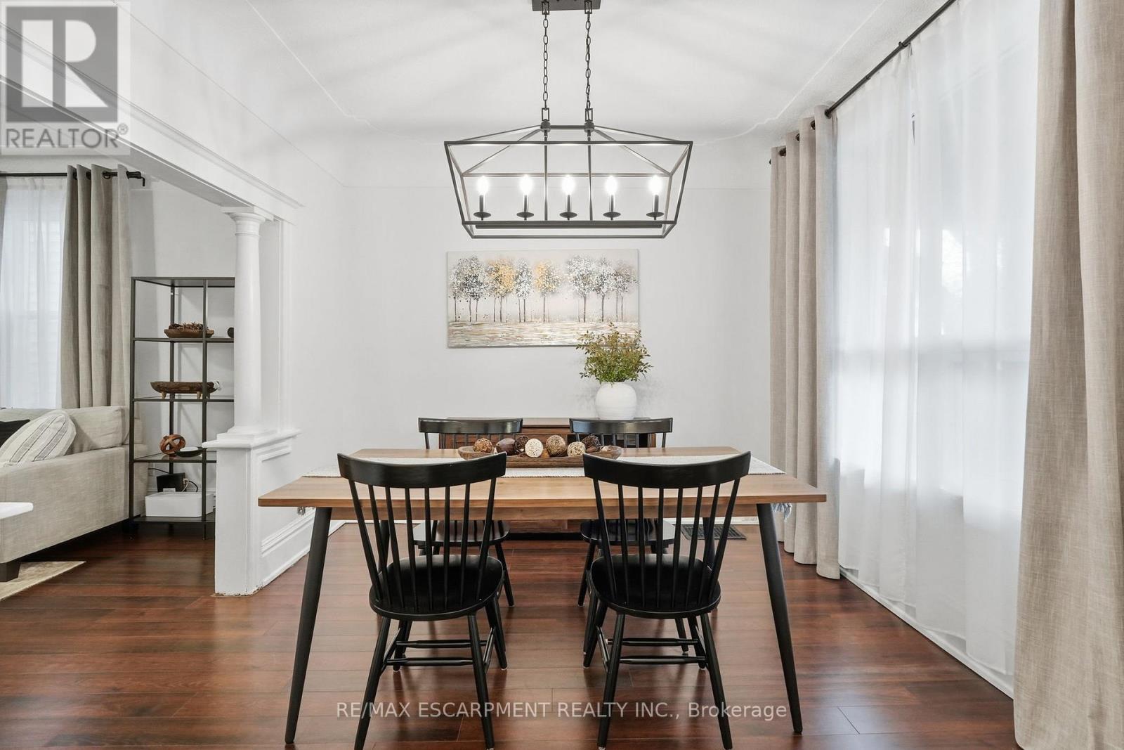 44 Whitfield Avenue, Hamilton, ON - Indoor Photo Showing Dining Room