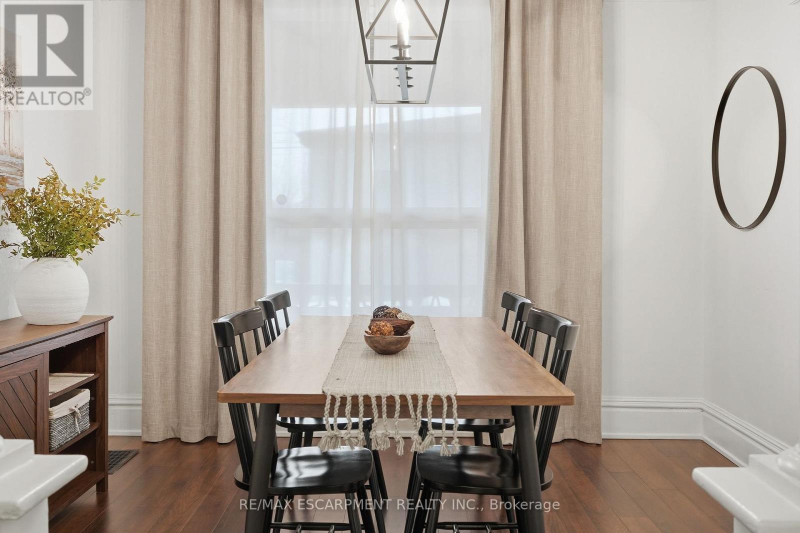 44 Whitfield Avenue, Hamilton, ON - Indoor Photo Showing Dining Room