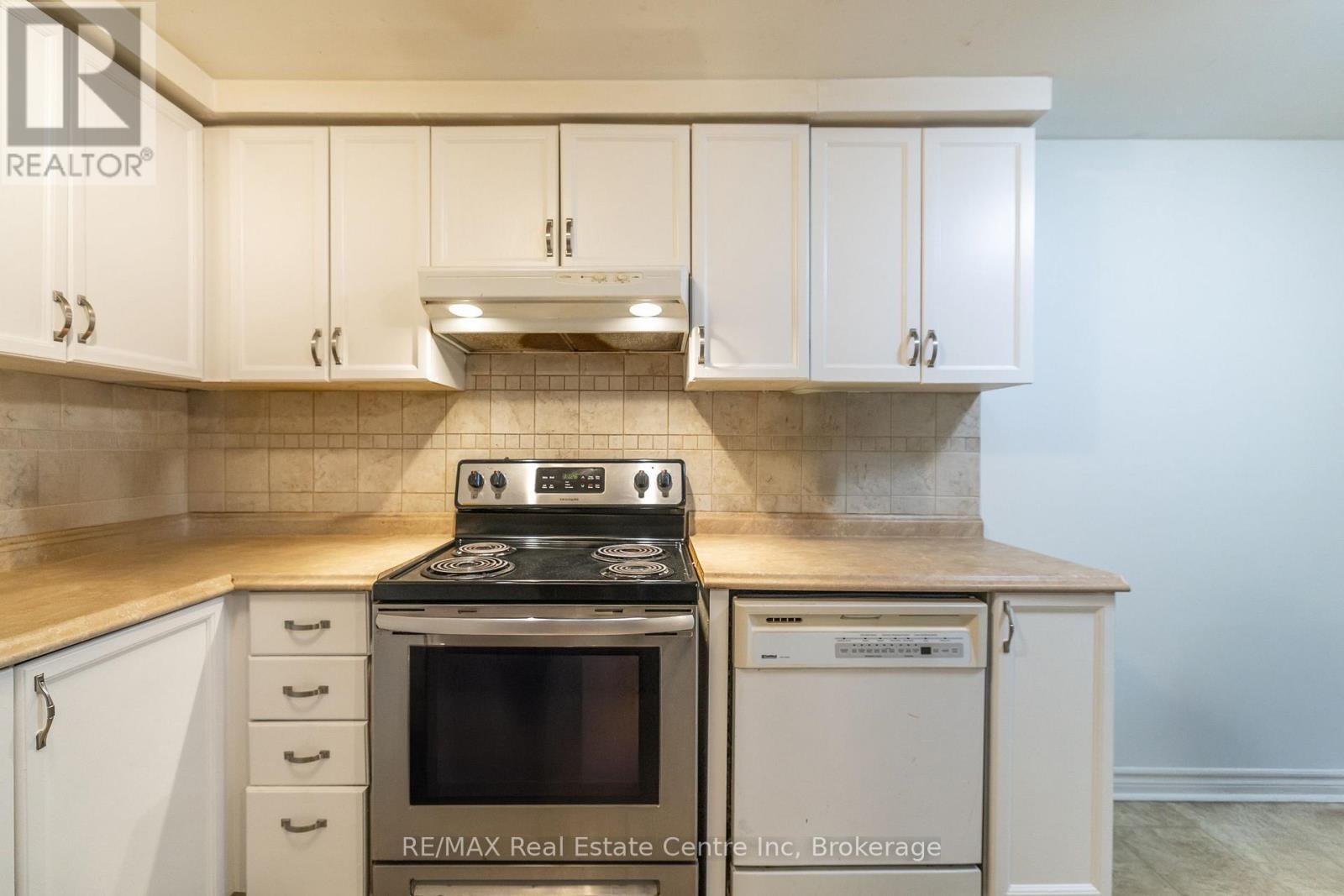 74 - 129 Victoria Road N, Guelph (Grange Road), ON - Indoor Photo Showing Kitchen