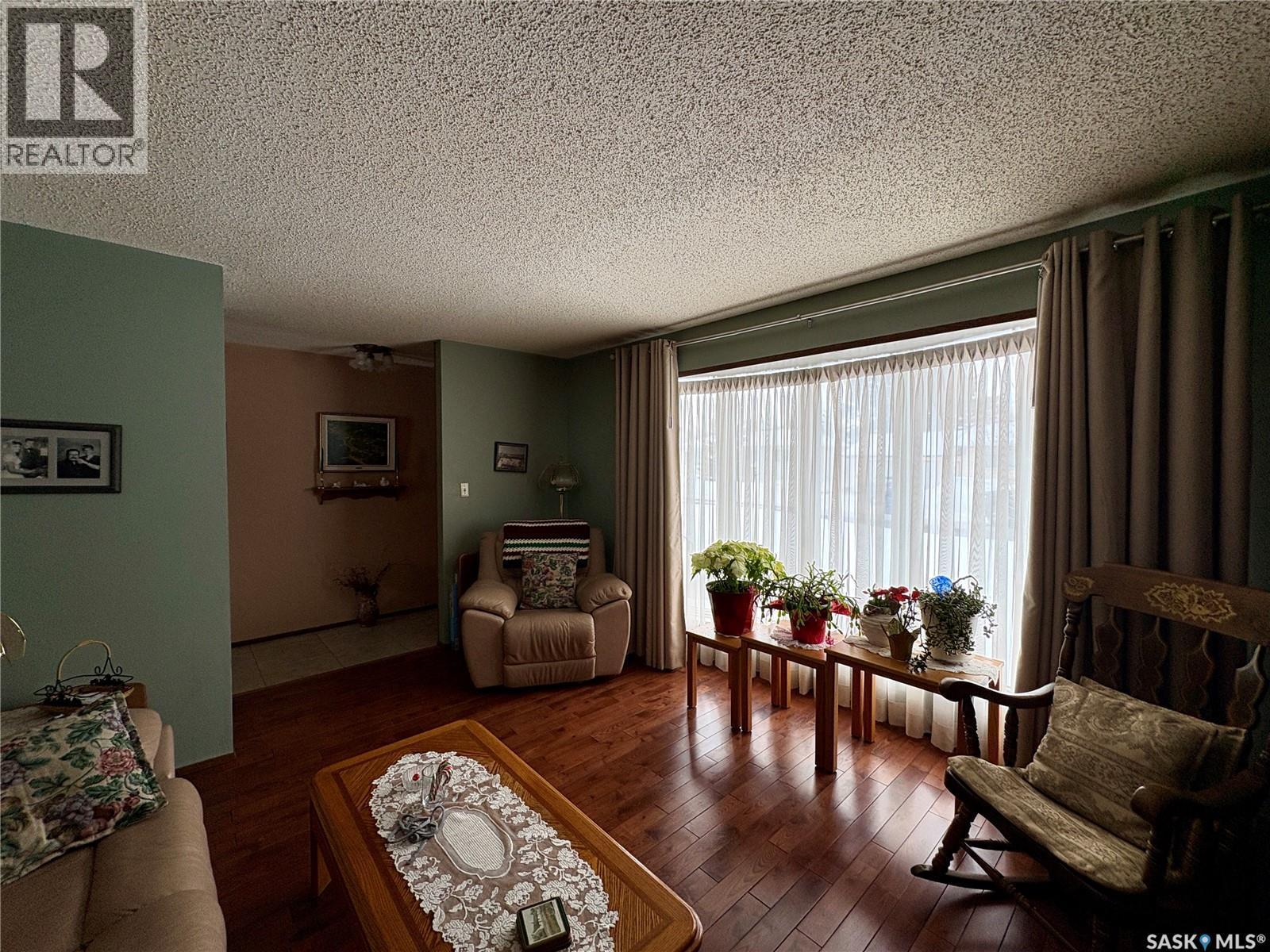 721 6Th Avenue, Rosthern, SK - Indoor Photo Showing Living Room