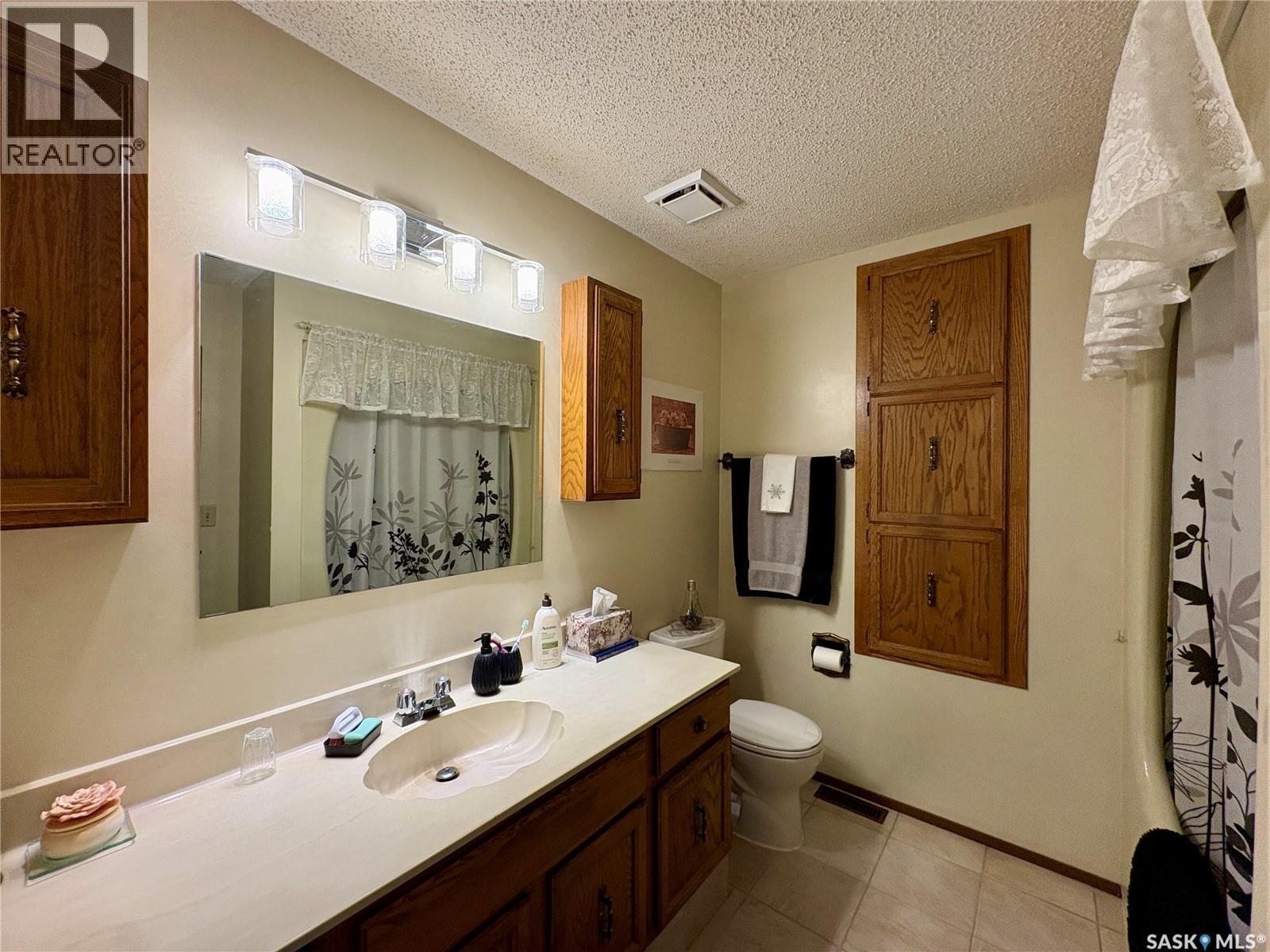 721 6Th Avenue, Rosthern, SK - Indoor Photo Showing Bathroom