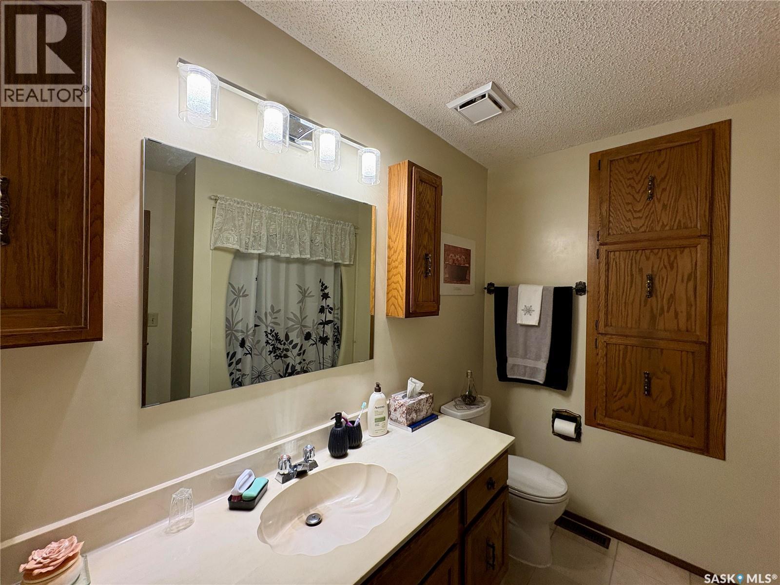 721 6Th Avenue, Rosthern, SK - Indoor Photo Showing Bathroom