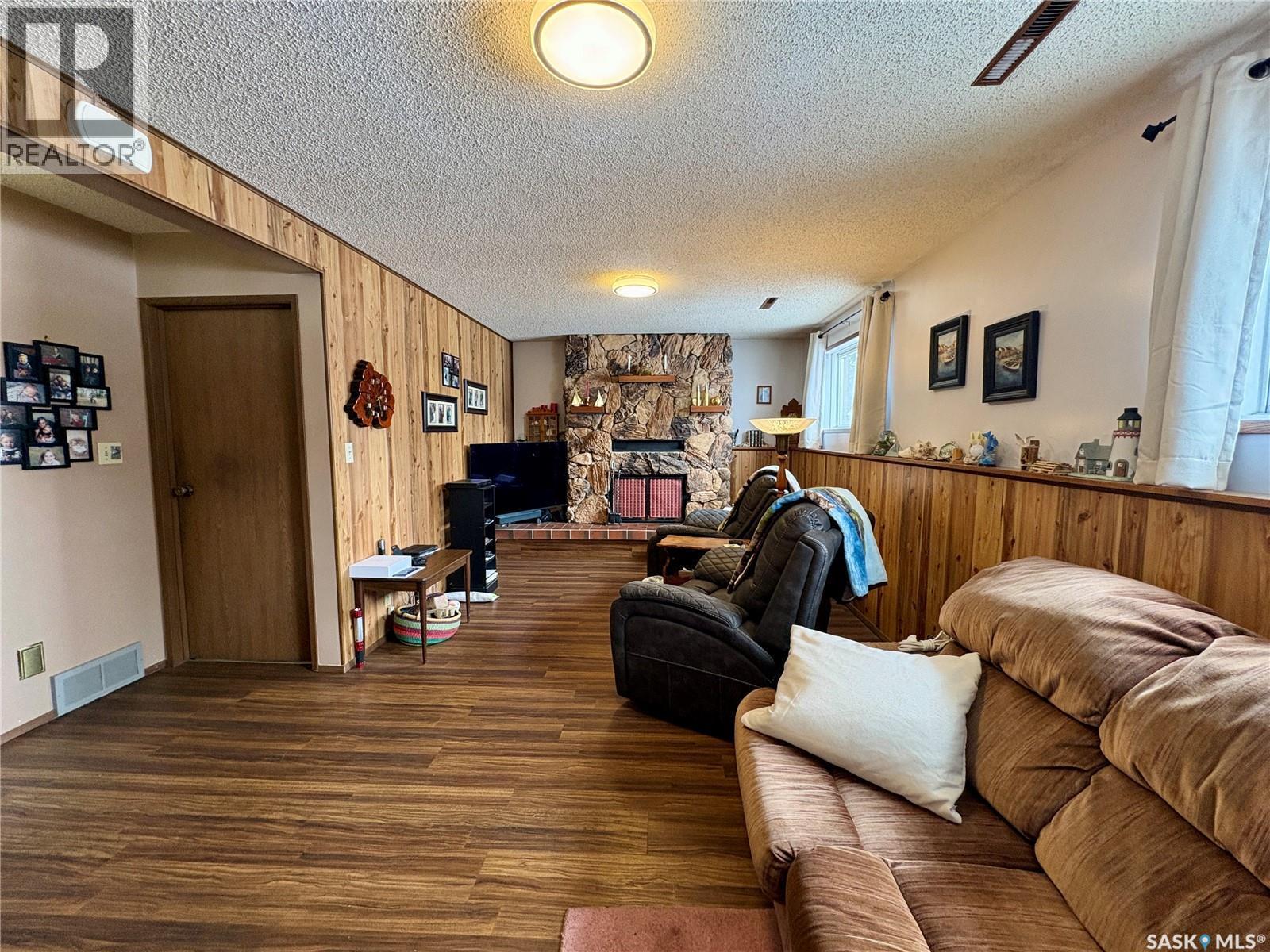 721 6Th Avenue, Rosthern, SK - Indoor
