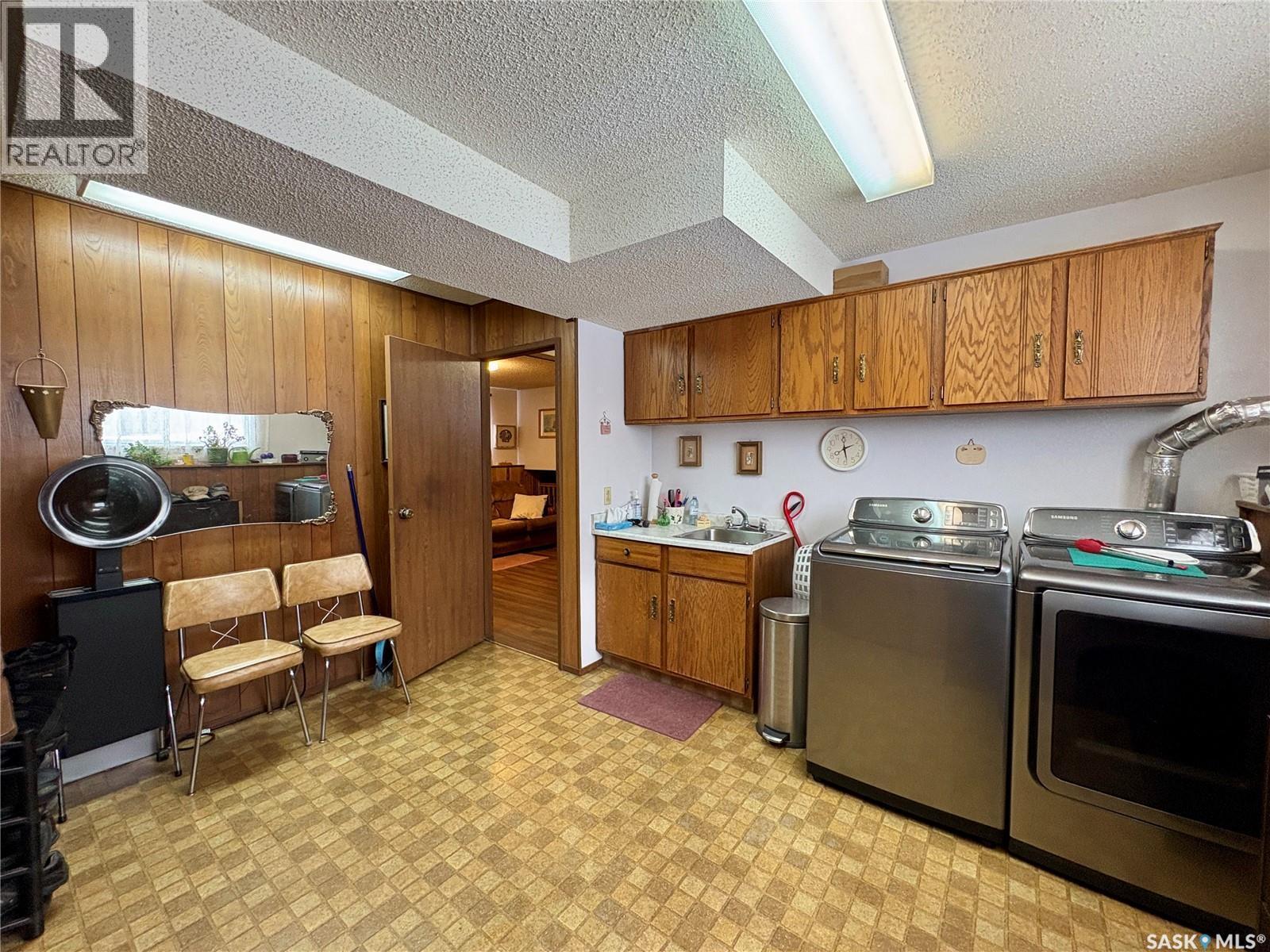 721 6Th Avenue, Rosthern, SK - Indoor Photo Showing Kitchen