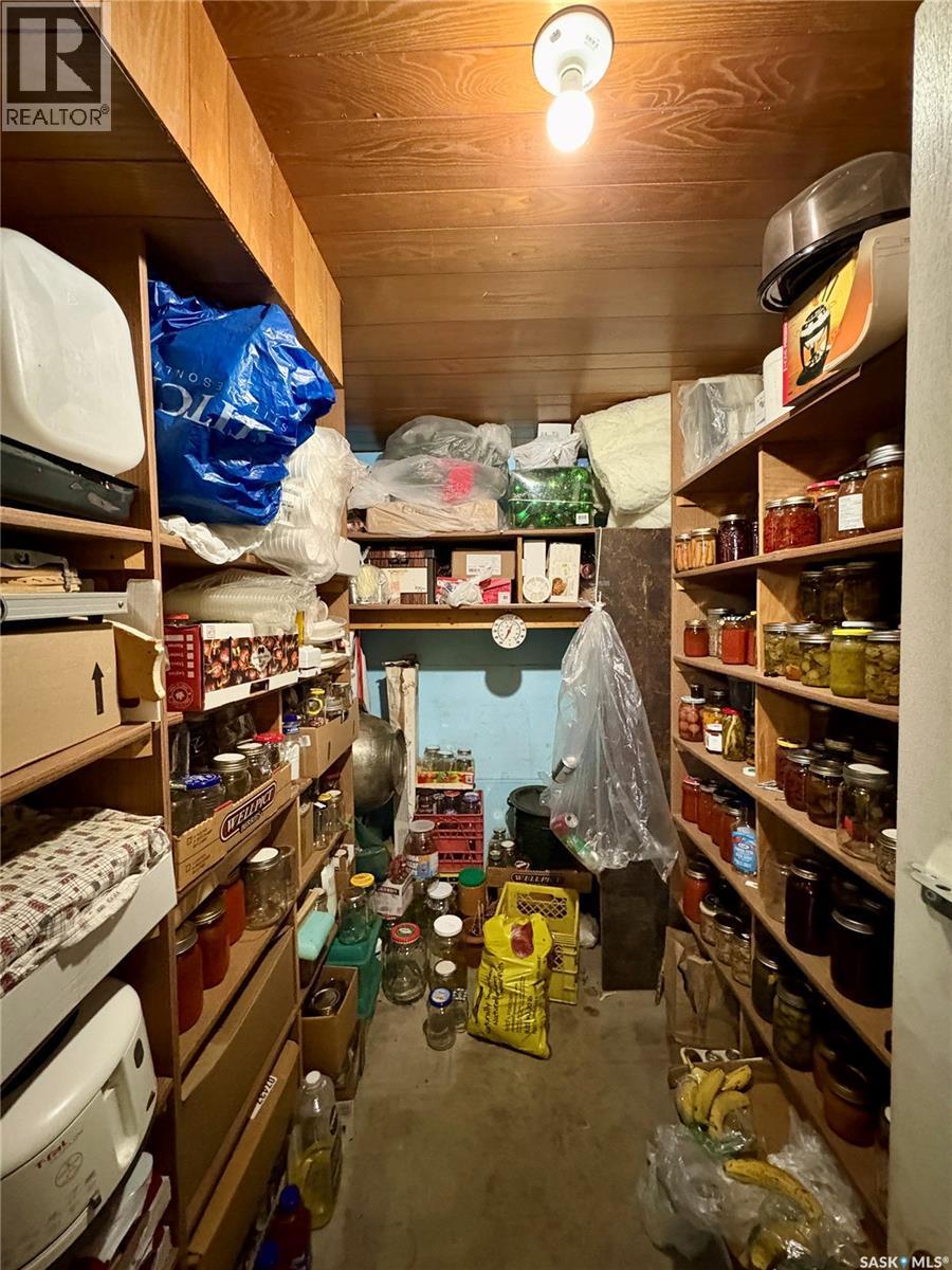 721 6Th Avenue, Rosthern, SK - Indoor