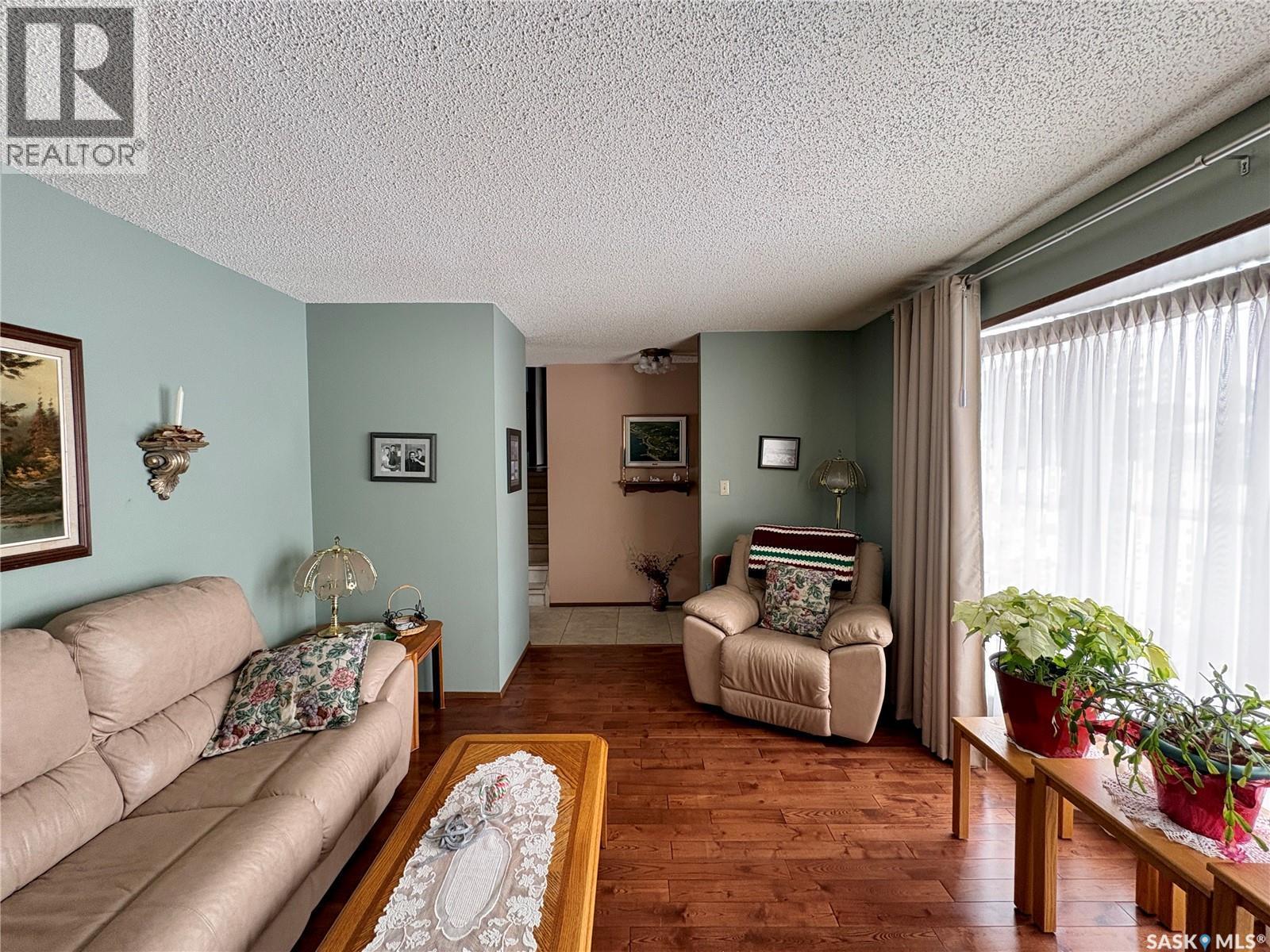 721 6Th Avenue, Rosthern, SK - Indoor Photo Showing Living Room