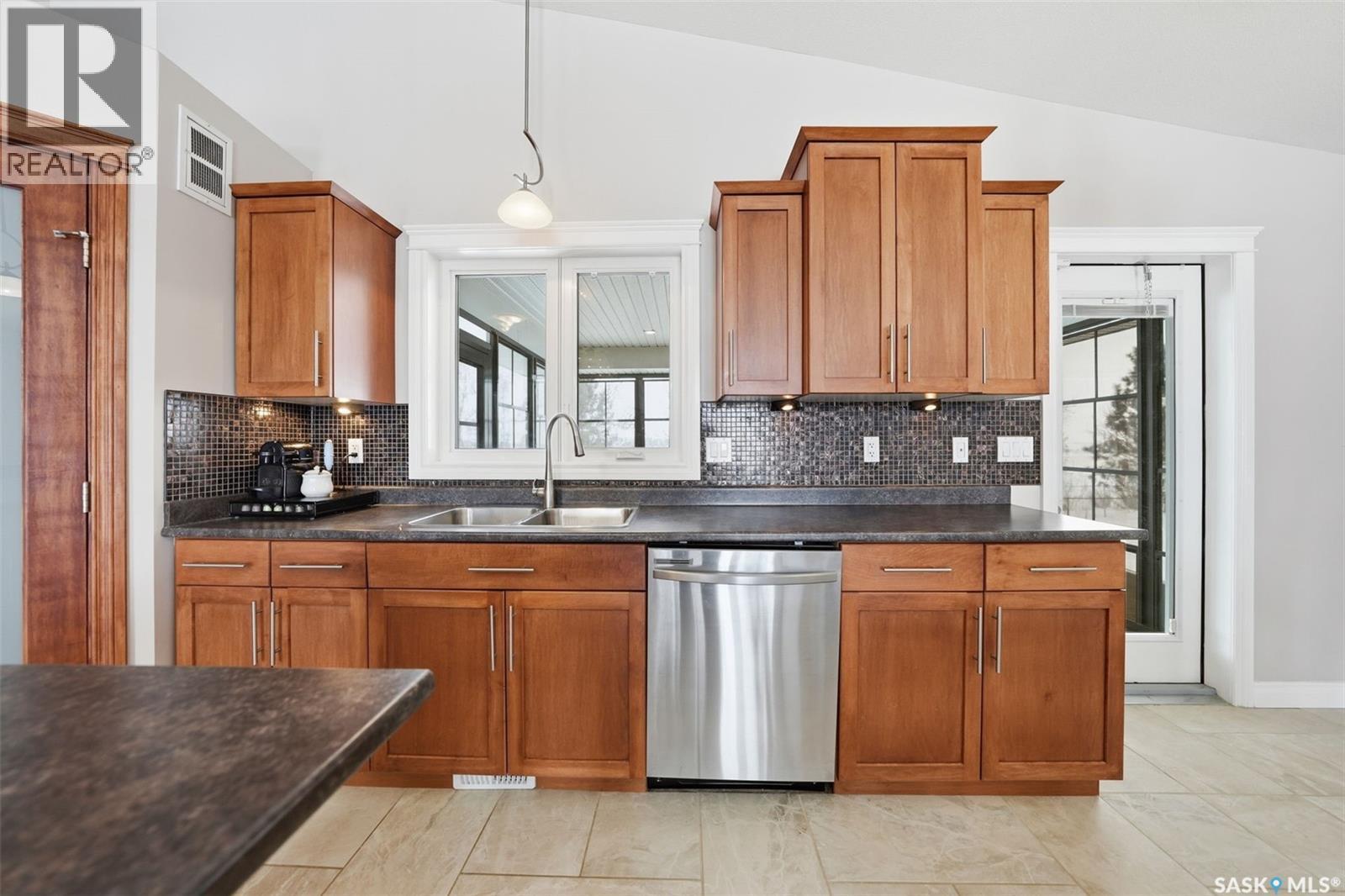 1415 Paton Crescent, Saskatoon, SK - Indoor Photo Showing Kitchen With Double Sink