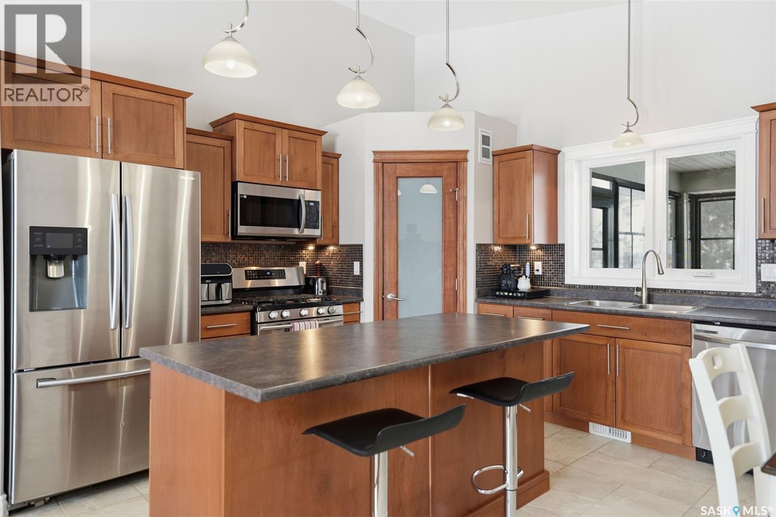 1415 Paton Crescent, Saskatoon, SK - Indoor Photo Showing Kitchen With Double Sink