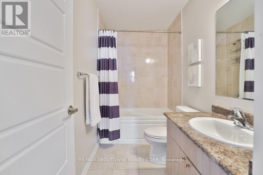 1133 Duignan Crescent, Milton, ON - Indoor Photo Showing Bathroom