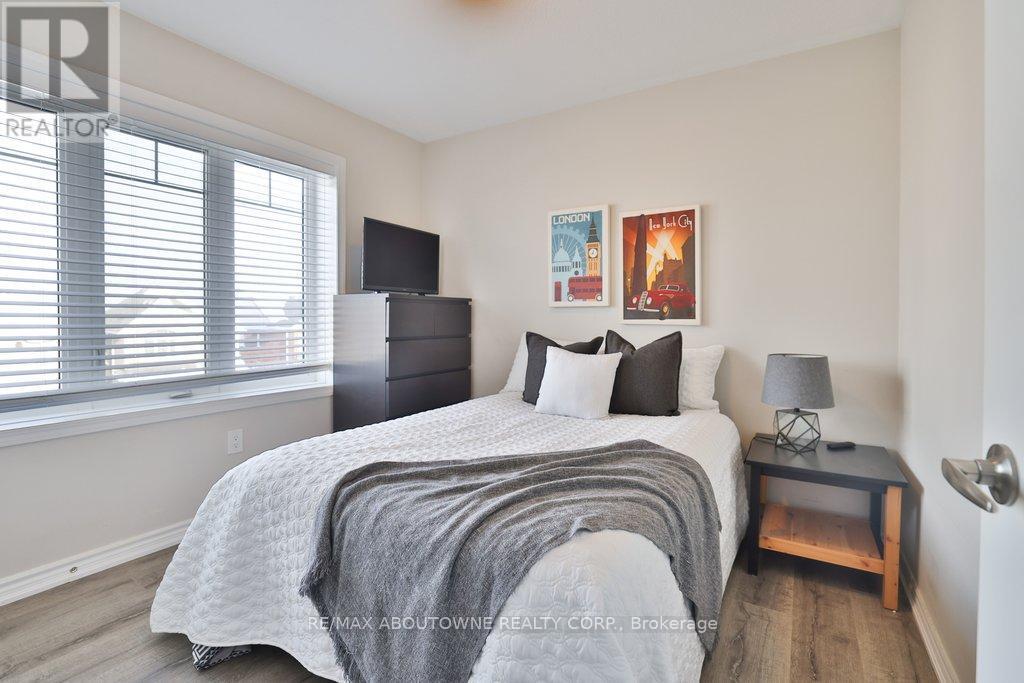 1133 Duignan Crescent, Milton, ON - Indoor Photo Showing Bedroom