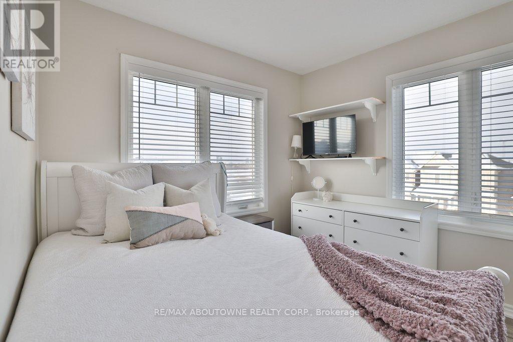 1133 Duignan Crescent, Milton, ON - Indoor Photo Showing Bedroom