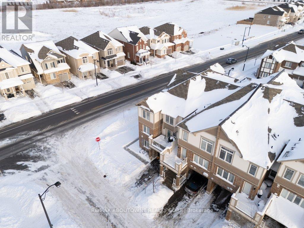 1133 Duignan Crescent, Milton, ON - Outdoor