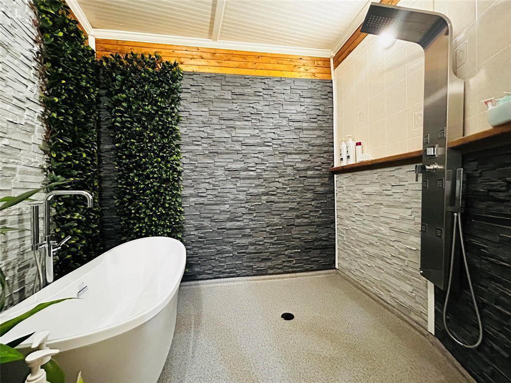 Walk in shower with deep soaker tub and rainhead shower. - Pierson, Manitoba