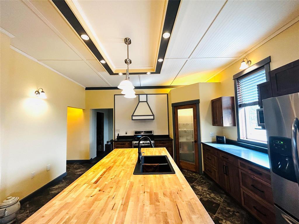 As we go back through the kitchen area we also have the laundry facilities with 2 pc, bath and the farther exit leading to mudroom and utility room. These homeowners had planned to make this a too... - Pierson, Manitoba