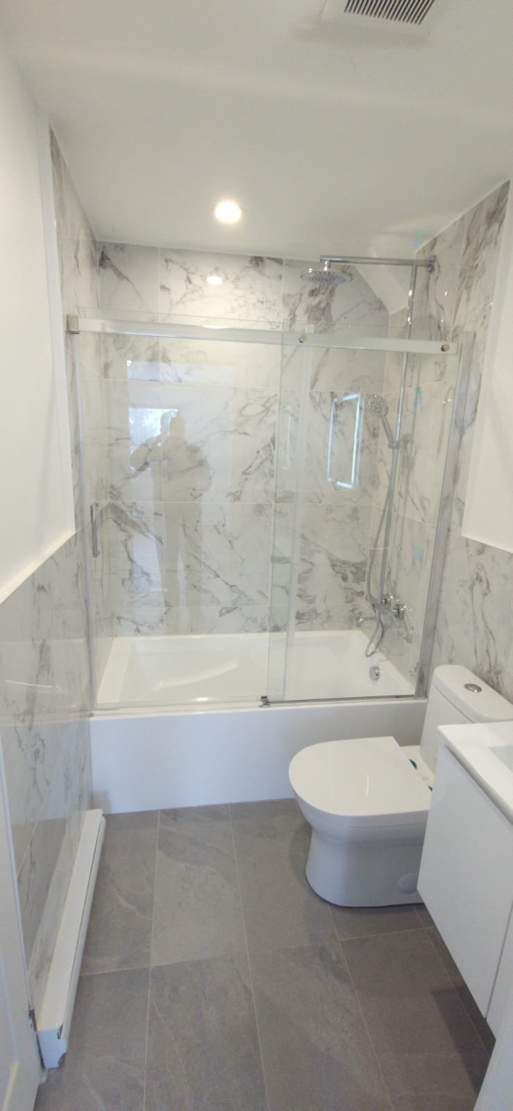 Master Bathroom - 2324 Boul. Keller, Montréal (Saint-Laurent), QC - Indoor Photo Showing Bathroom