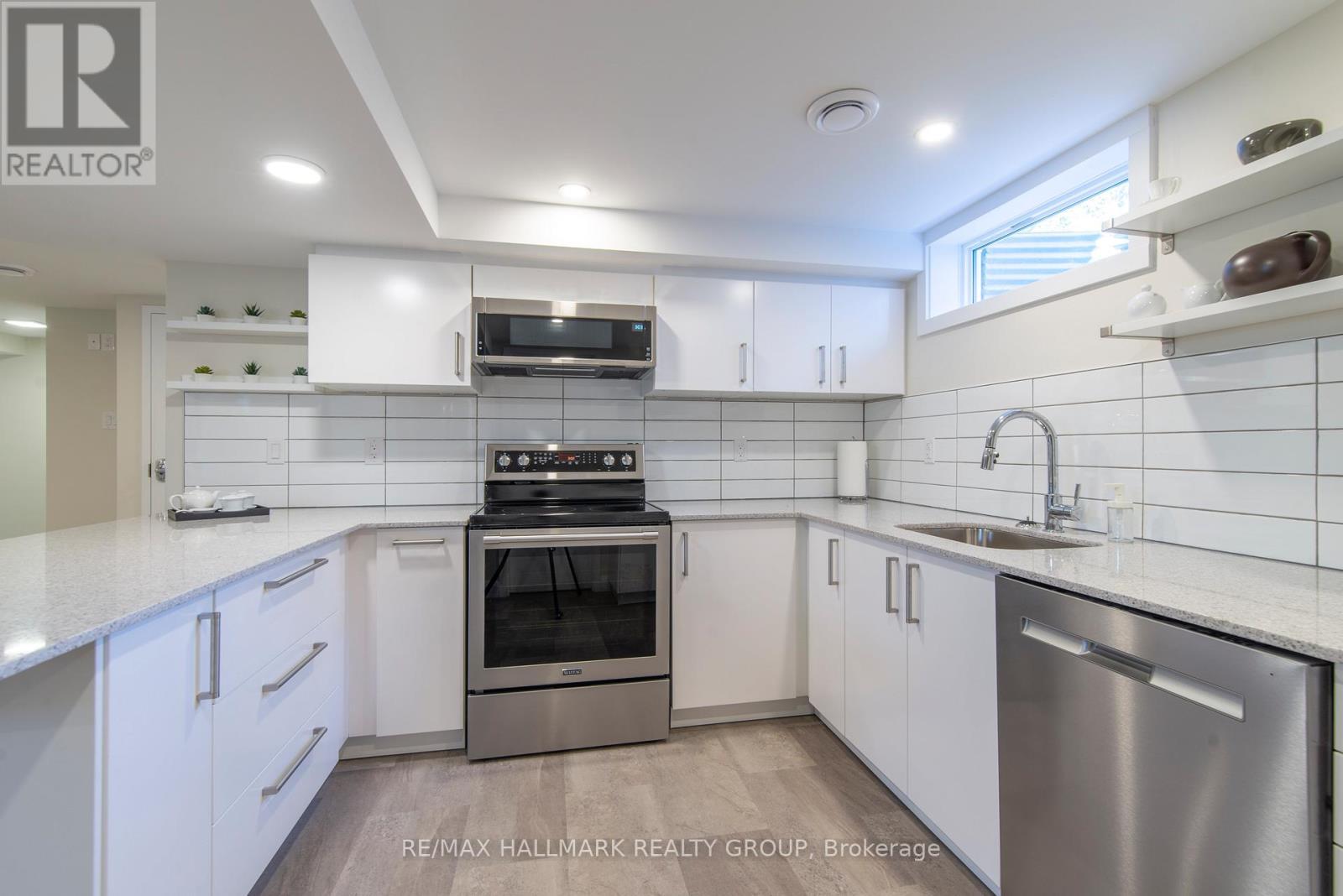 2160 Lambeth Walk, Ottawa, ON - Indoor Photo Showing Kitchen With Upgraded Kitchen