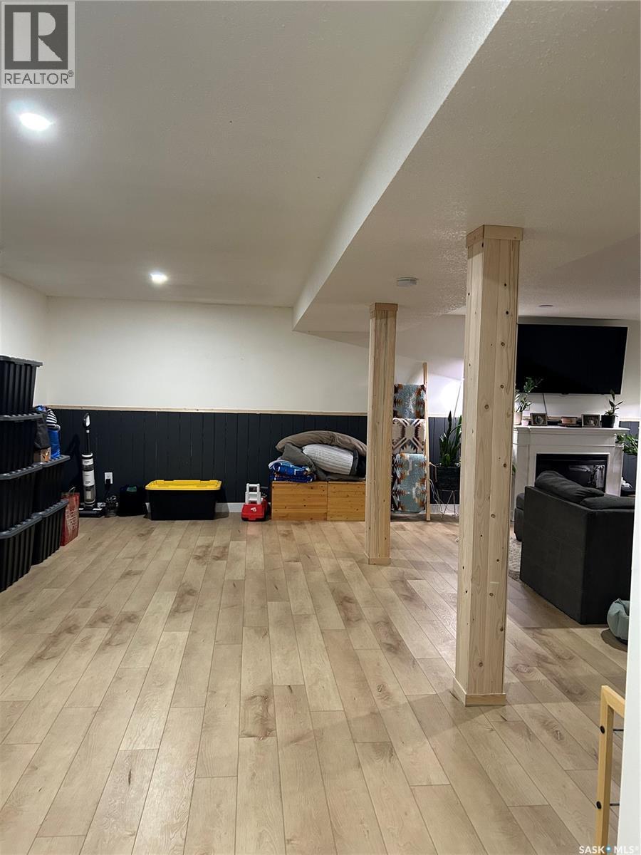 816 8Th Avenue, Rosthern, SK - Indoor