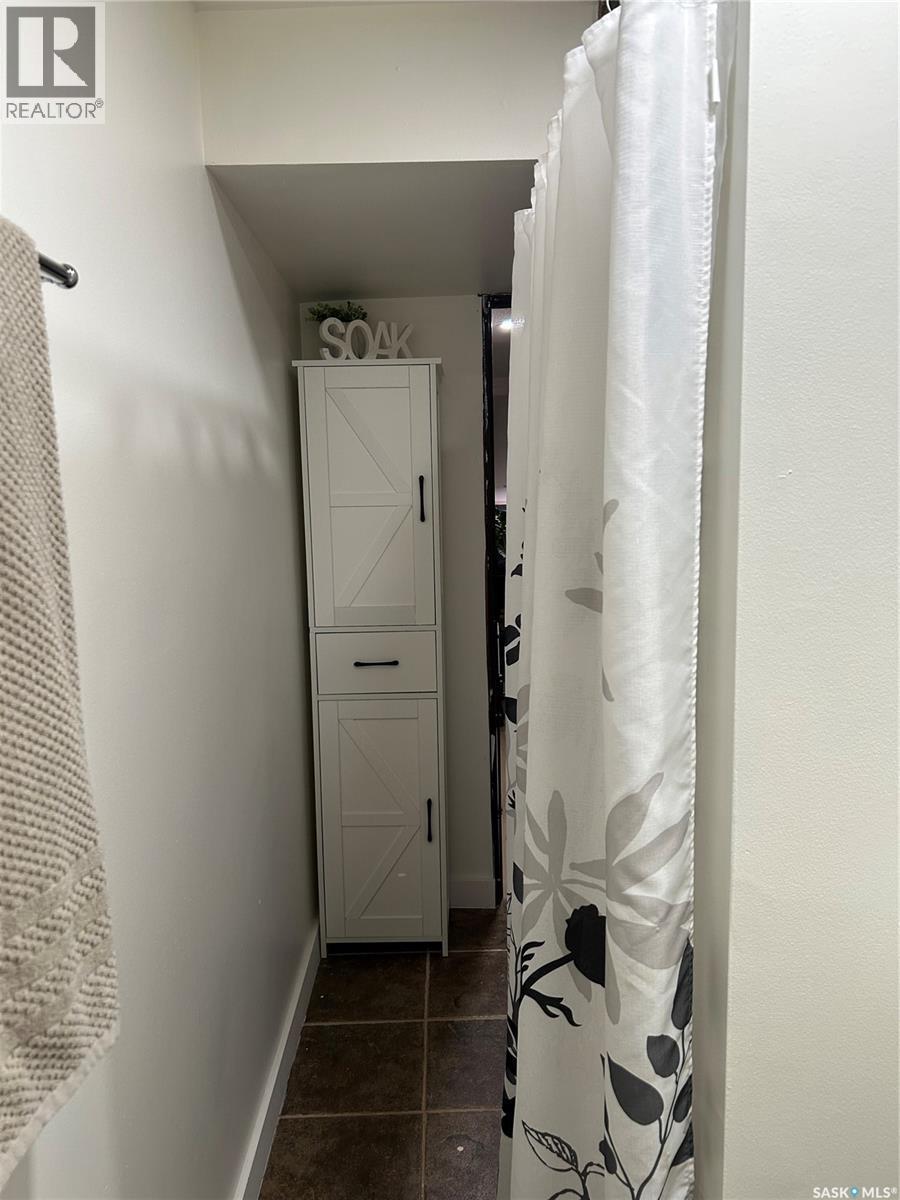 816 8Th Avenue, Rosthern, SK - Indoor