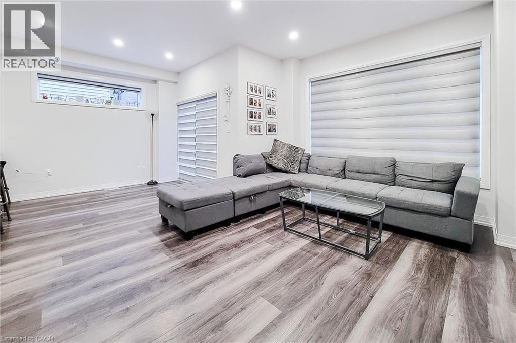 575 Woodward Avenue, Hamilton, ON - Indoor Photo Showing Living Room