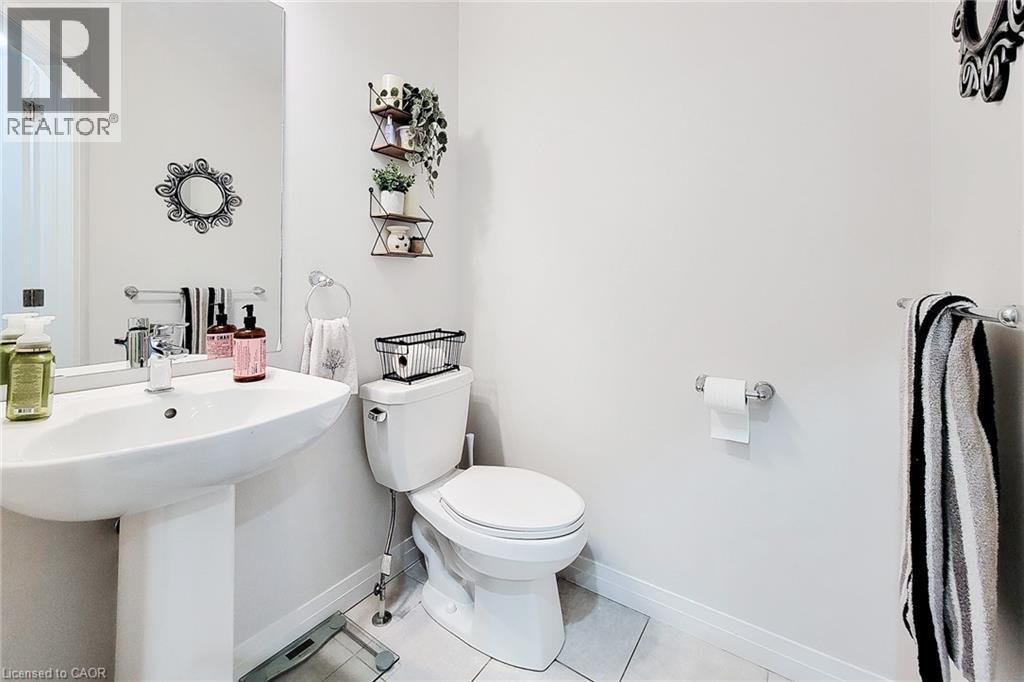 575 Woodward Avenue, Hamilton, ON - Indoor Photo Showing Bathroom